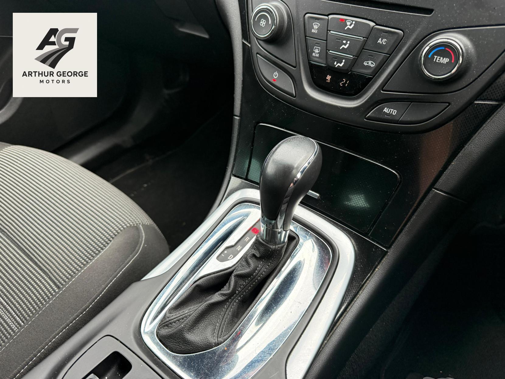 Vauxhall Insignia 1.6 CDTi SRi Nav Hatchback 5dr Diesel Auto Euro 6 (136 ps)