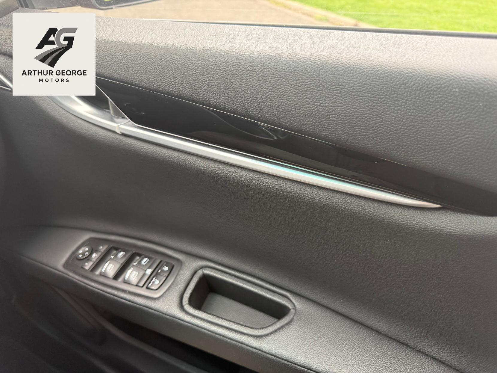 Maserati Ghibli 3.0D V6 Saloon 4dr Diesel ZF Euro 5 (s/s) (275 ps)