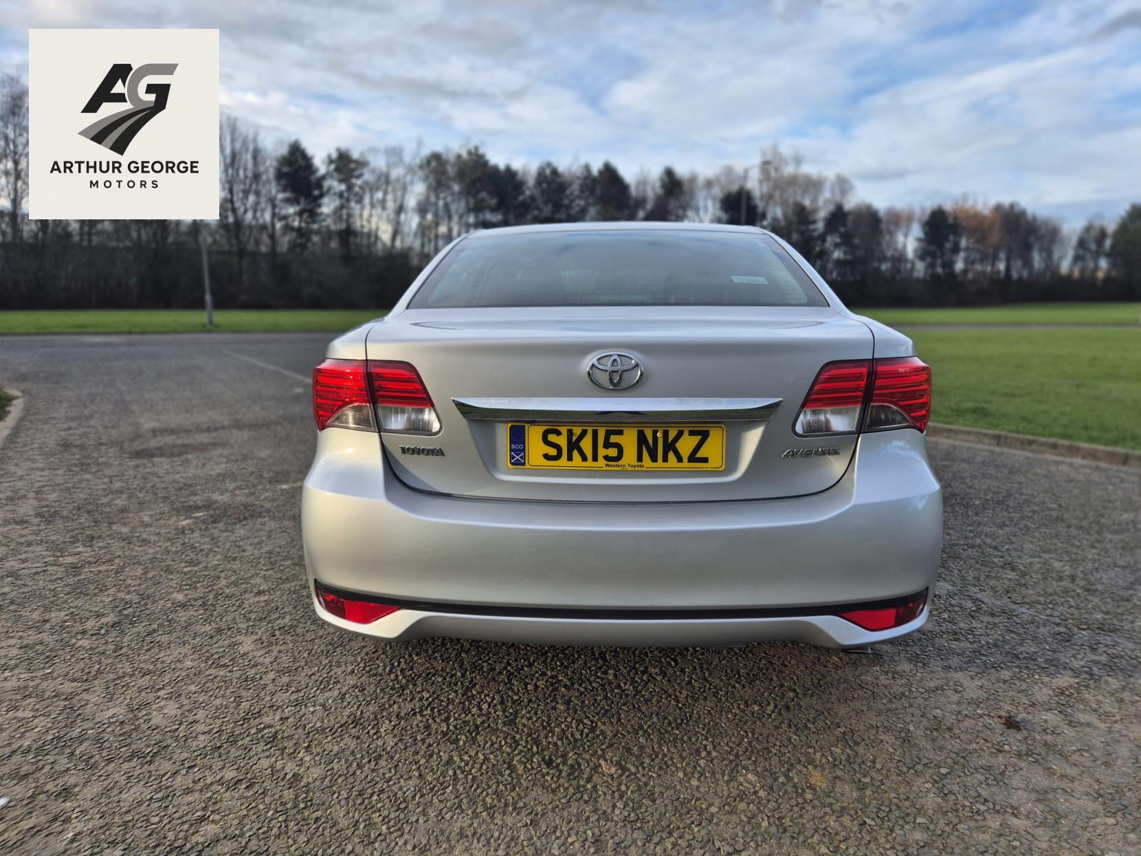 Toyota Avensis 2.0 D-4D Icon Saloon 4dr Diesel Manual Euro 5 (126 ps)