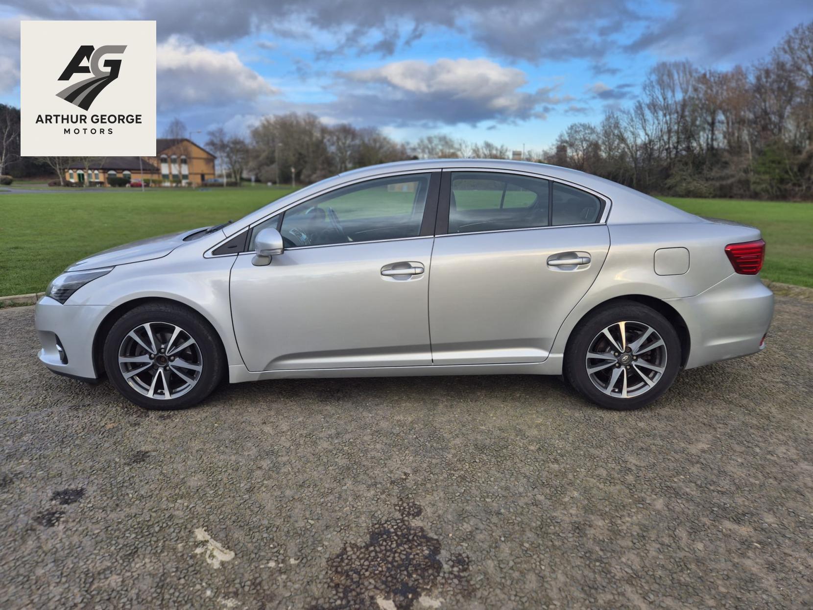 Toyota Avensis 2.0 D-4D Icon Saloon 4dr Diesel Manual Euro 5 (126 ps)
