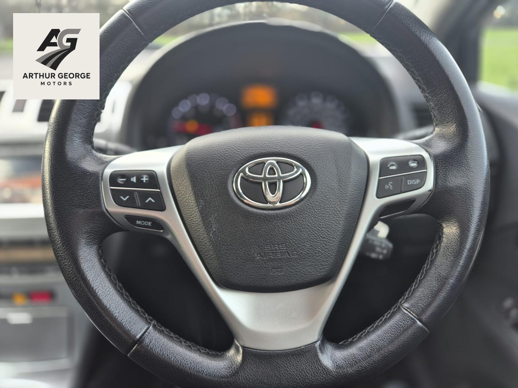 Toyota Avensis 2.0 D-4D Icon Saloon 4dr Diesel Manual Euro 5 (126 ps)