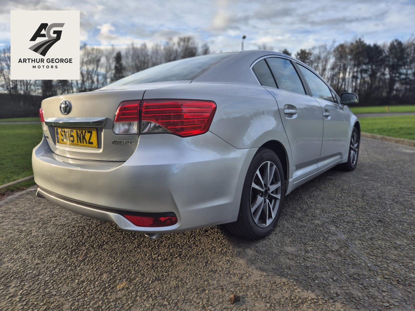 Toyota Avensis 2.0 D-4D Icon Saloon 4dr Diesel Manual Euro 5 (126 ps)