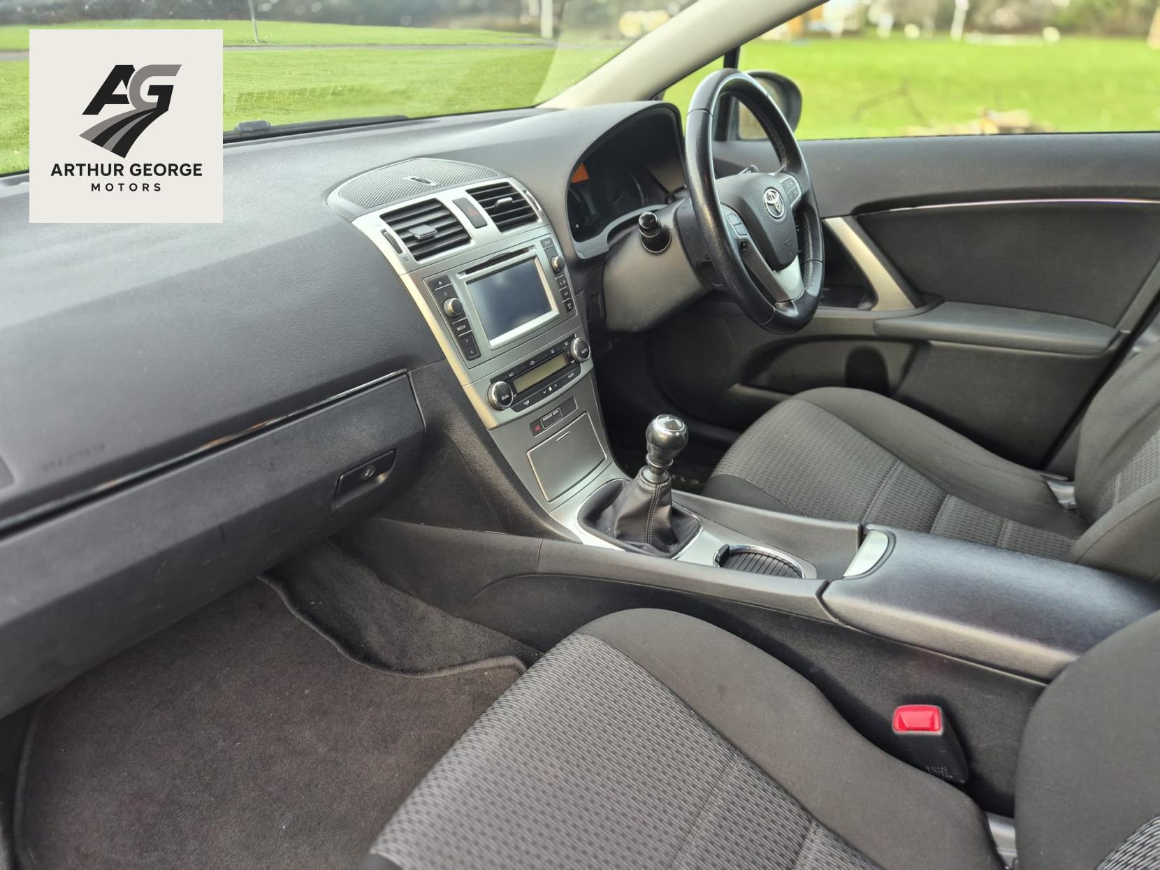 Toyota Avensis 2.0 D-4D Icon Saloon 4dr Diesel Manual Euro 5 (126 ps)