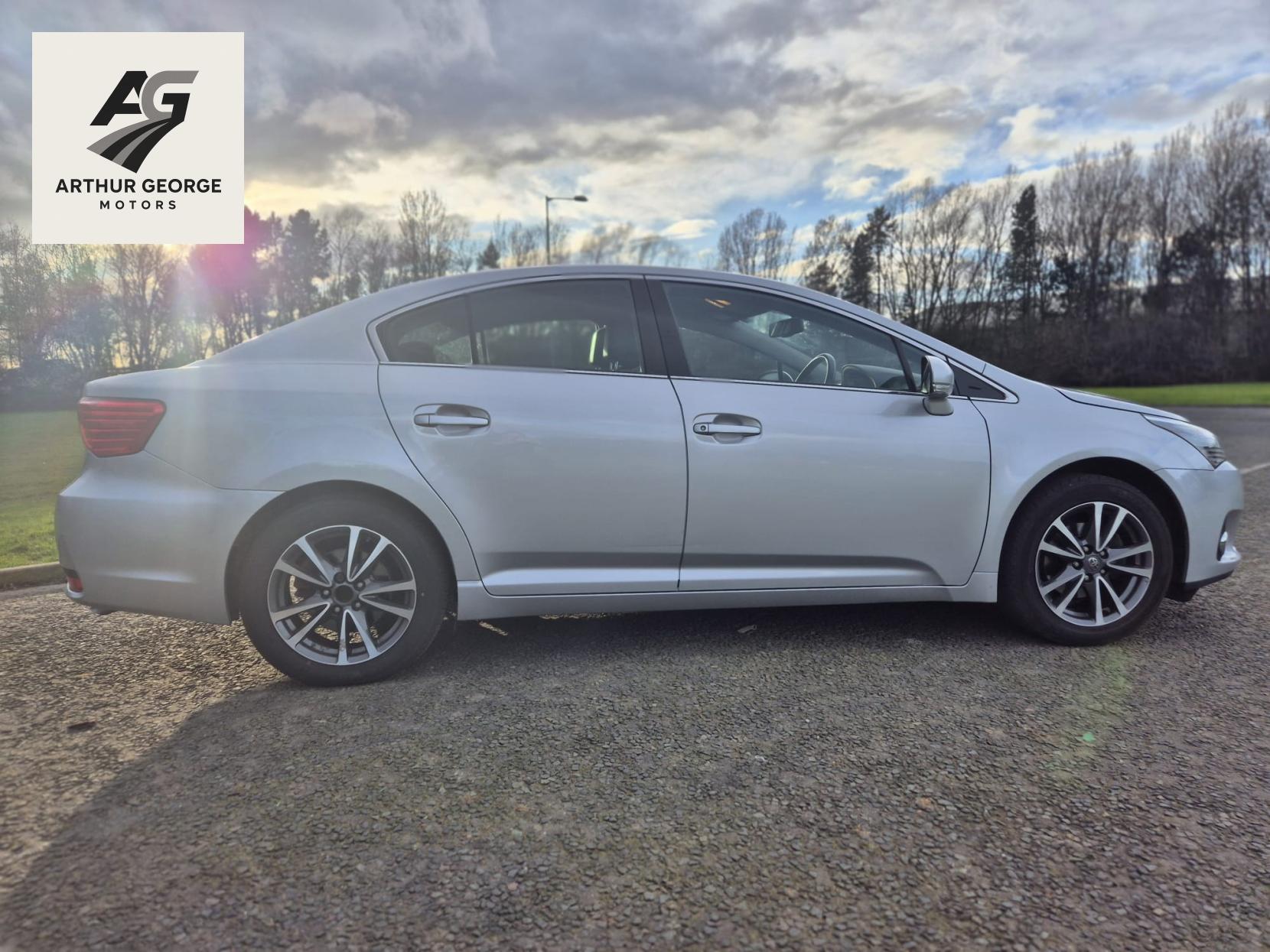 Toyota Avensis 2.0 D-4D Icon Saloon 4dr Diesel Manual Euro 5 (126 ps)