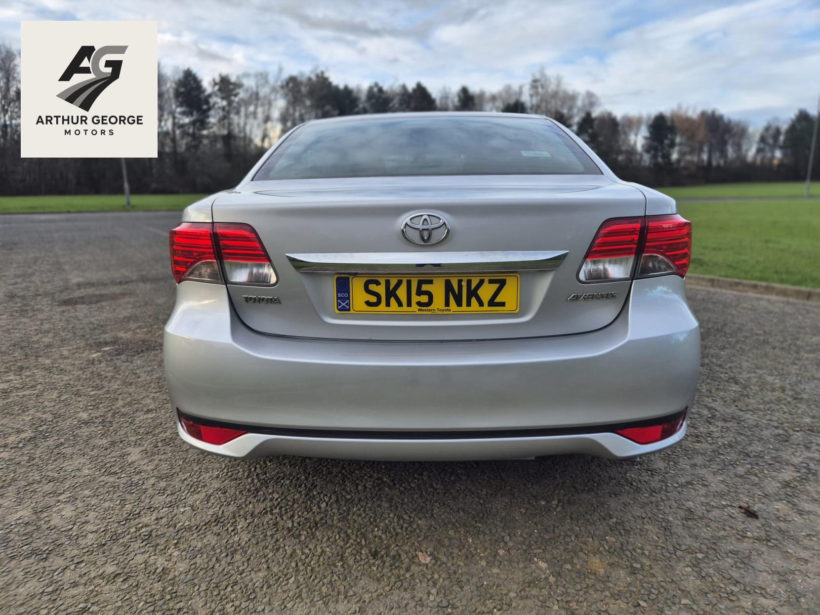 Toyota Avensis 2.0 D-4D Icon Saloon 4dr Diesel Manual Euro 5 (126 ps)