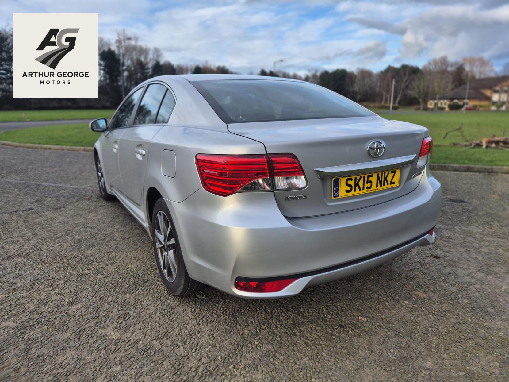 Toyota Avensis 2.0 D-4D Icon Saloon 4dr Diesel Manual Euro 5 (126 ps)