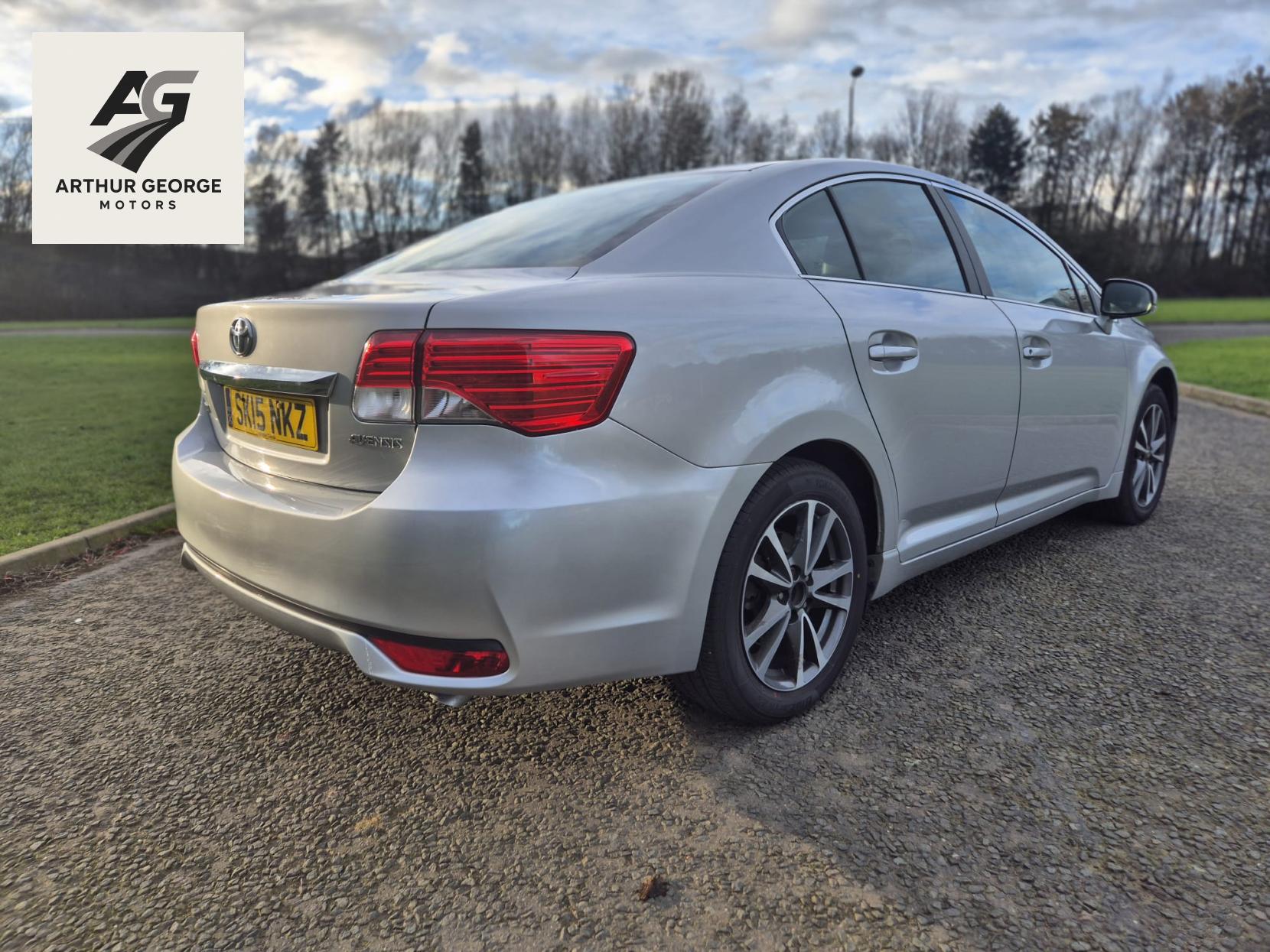 Toyota Avensis 2.0 D-4D Icon Saloon 4dr Diesel Manual Euro 5 (126 ps)