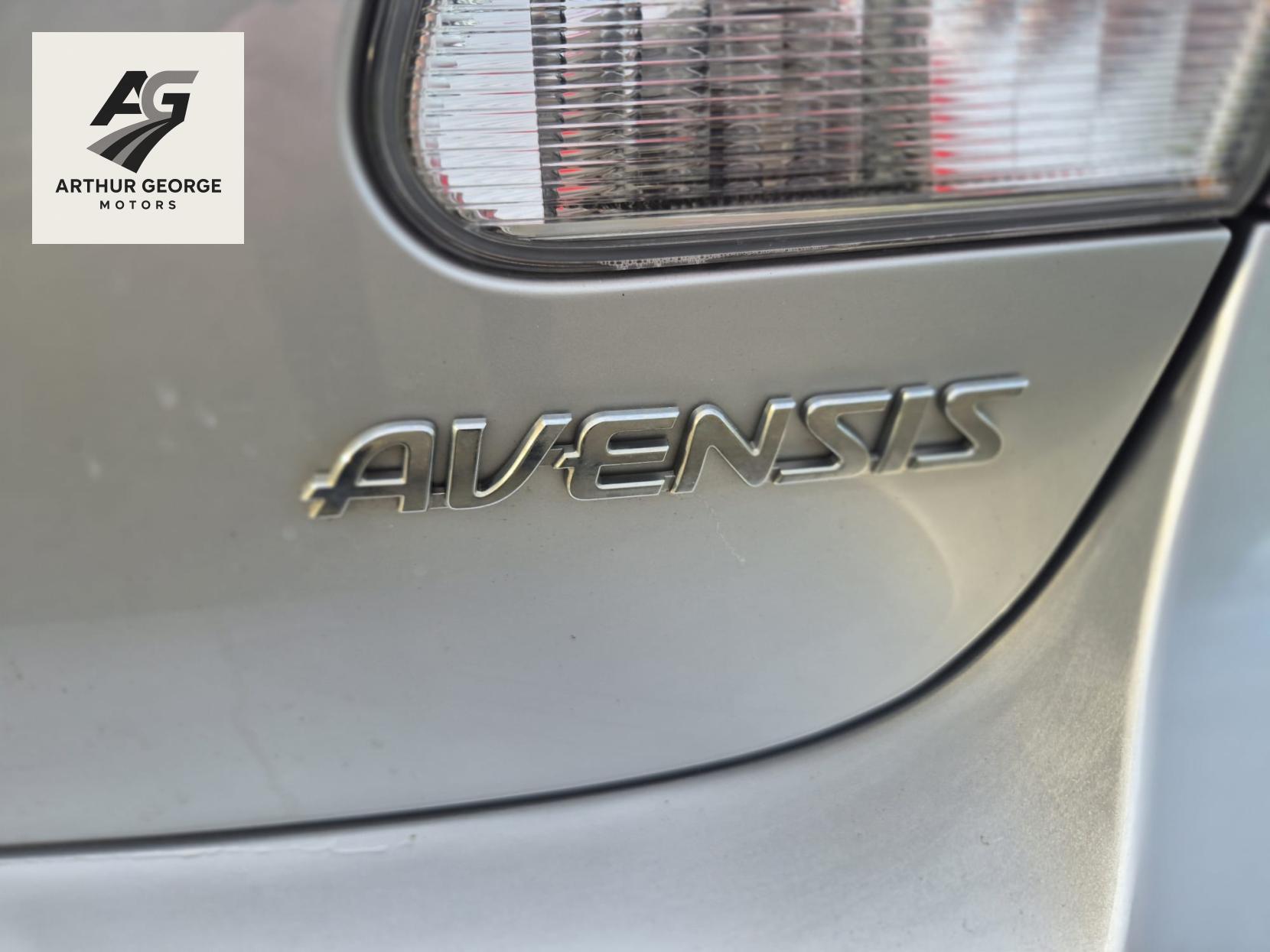 Toyota Avensis 2.0 D-4D Icon Saloon 4dr Diesel Manual Euro 5 (126 ps)