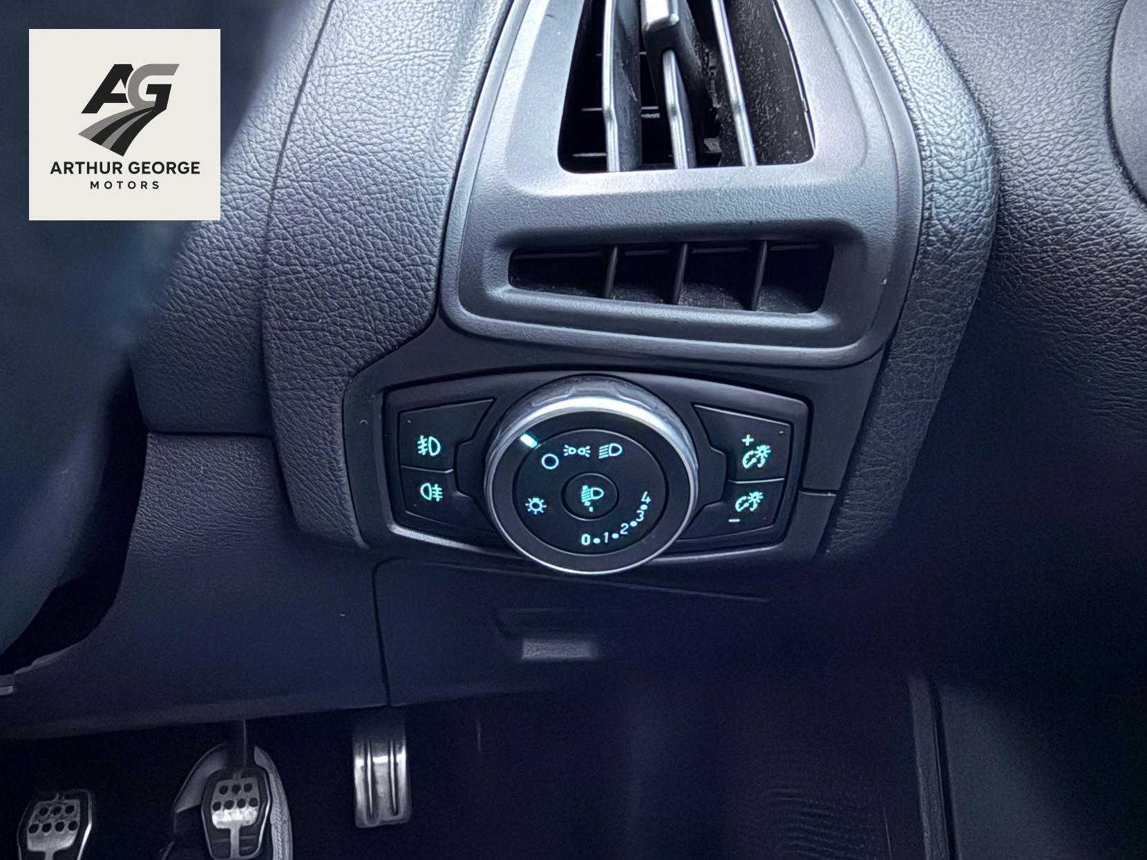 Ford Focus 1.5 TDCi Zetec S Hatchback 5dr Diesel Manual Euro 6 (s/s) (120 ps)