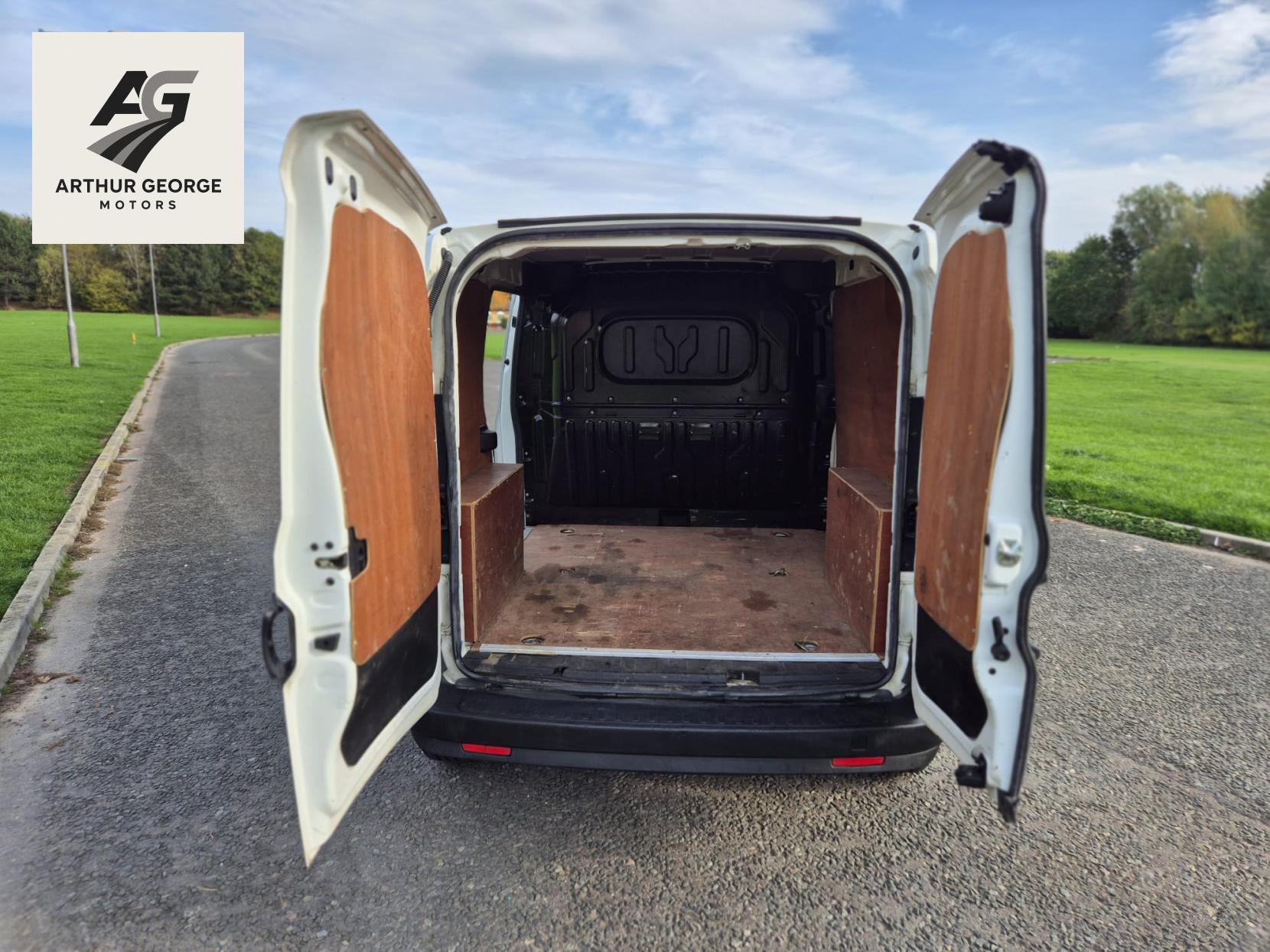 Vauxhall Combo 1.3 CDTi 2000 Temperature Controlled 3dr Diesel Manual FWD L1 H1 (133 g/km, 94 bhp)
