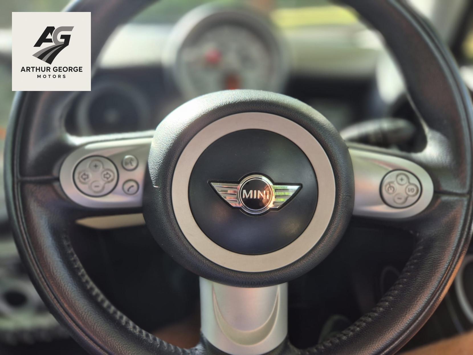 MINI Hatch 1.6 Cooper D Hatchback 3dr Diesel Manual Euro 4 (110 ps)