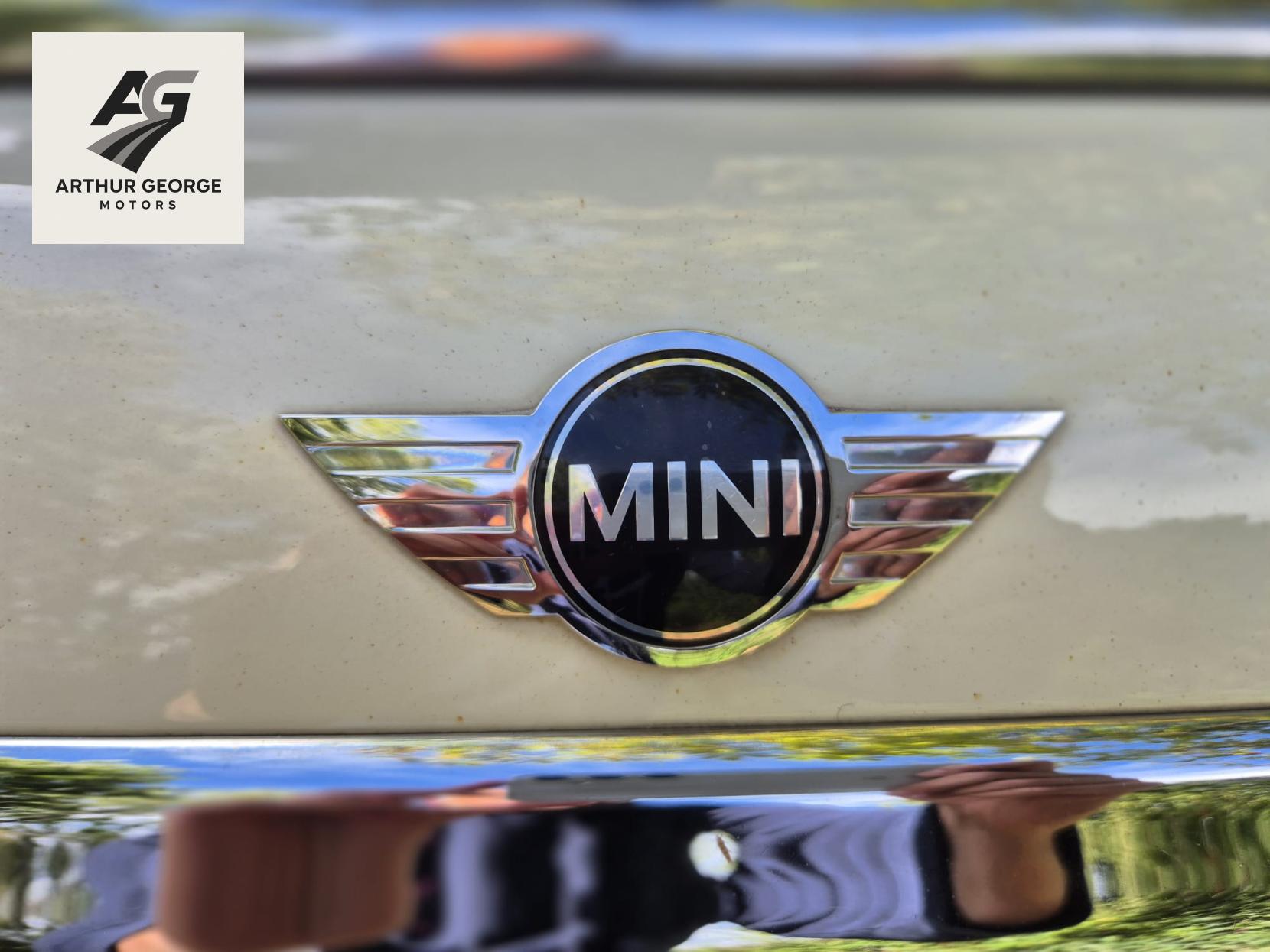 MINI Hatch 1.6 Cooper D Hatchback 3dr Diesel Manual Euro 4 (110 ps)