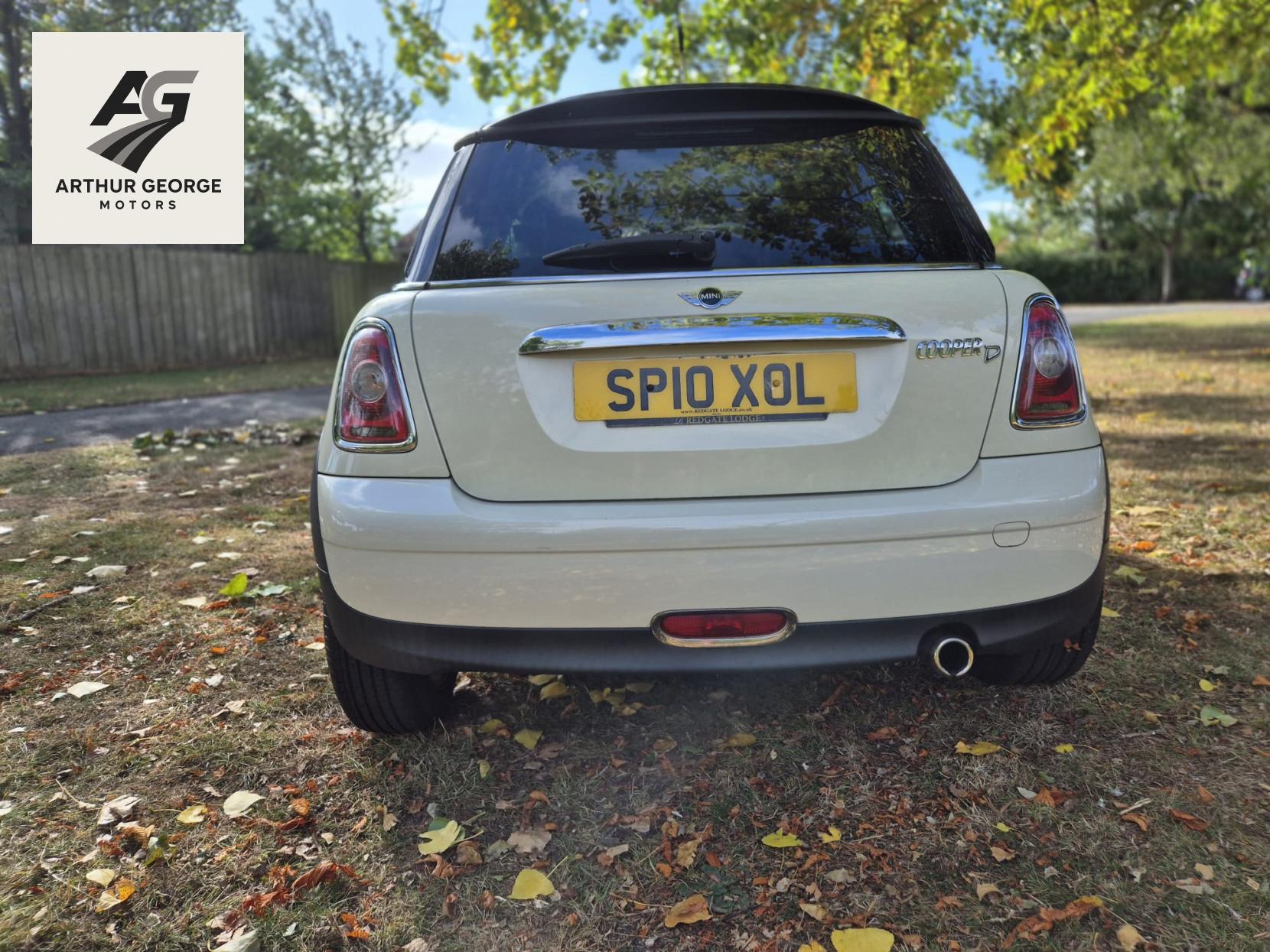 MINI Hatch 1.6 Cooper D Hatchback 3dr Diesel Manual Euro 4 (110 ps)