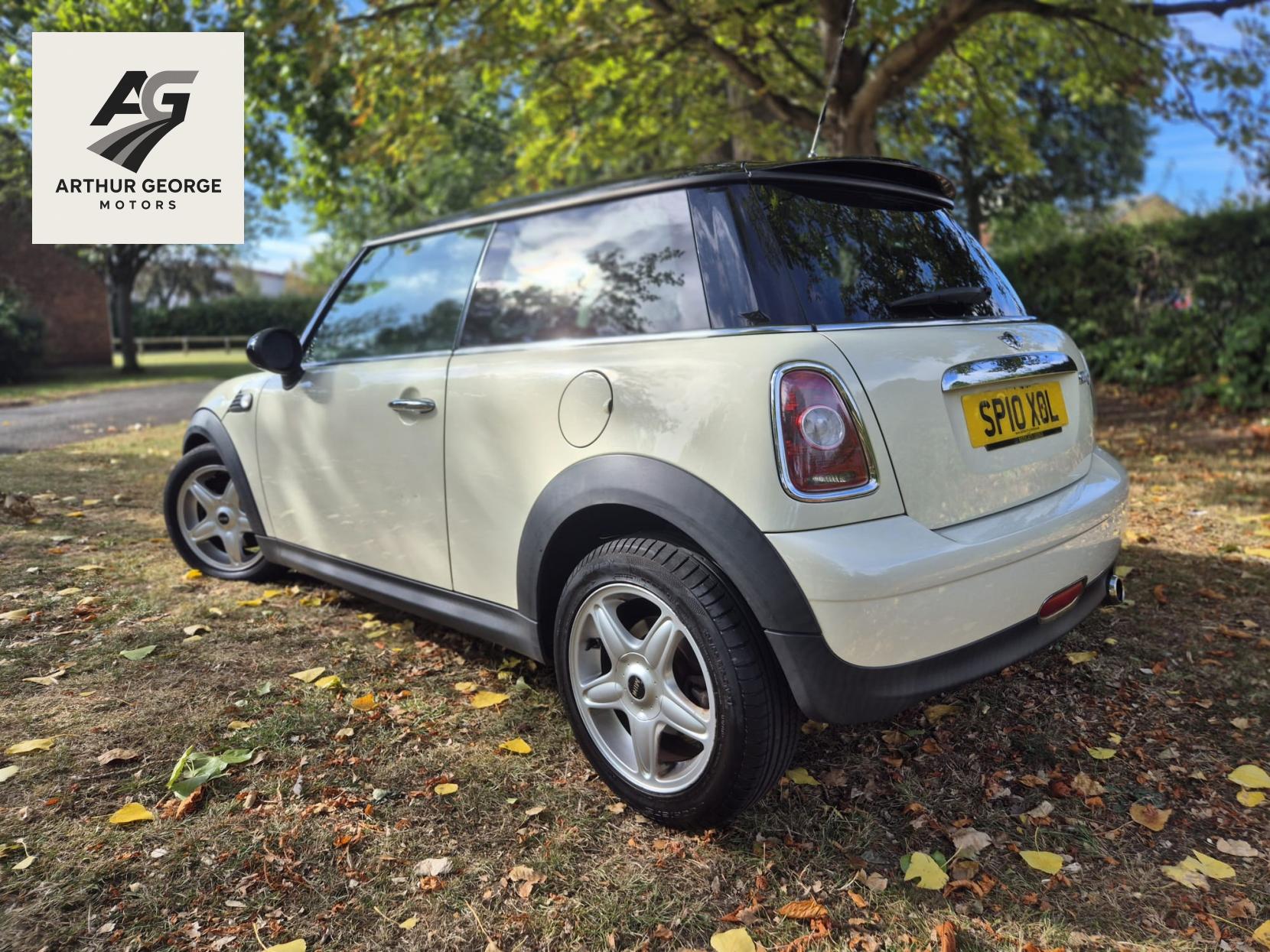 MINI Hatch 1.6 Cooper D Hatchback 3dr Diesel Manual Euro 4 (110 ps)