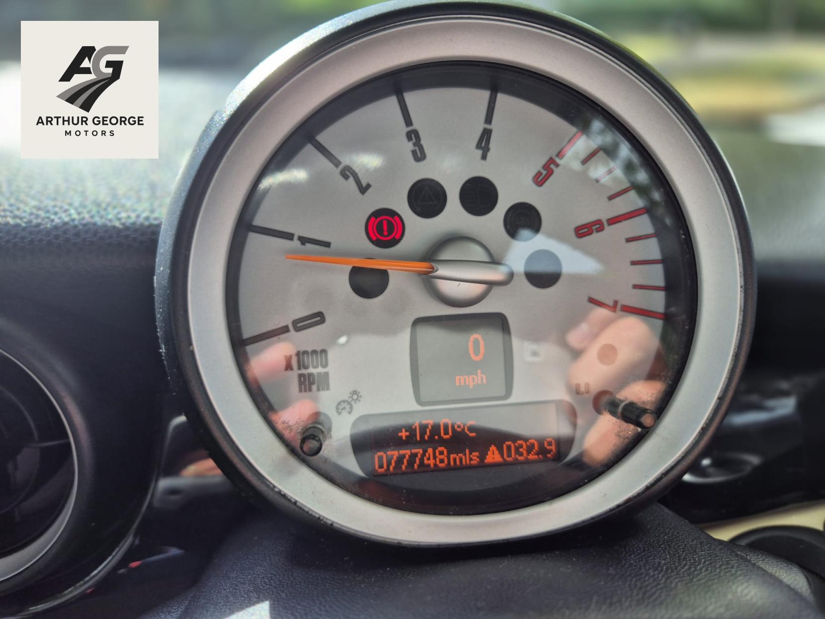 MINI Hatch 1.6 Cooper D Hatchback 3dr Diesel Manual Euro 4 (110 ps)