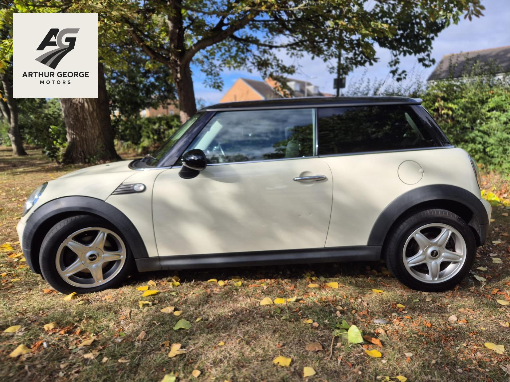 MINI Hatch 1.6 Cooper D Hatchback 3dr Diesel Manual Euro 4 (110 ps)