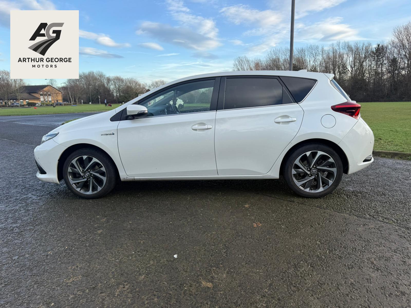 Toyota Auris 1.8 VVT-h Design Hatchback 5dr Petrol Hybrid CVT Euro 6 (s/s) (136 ps)