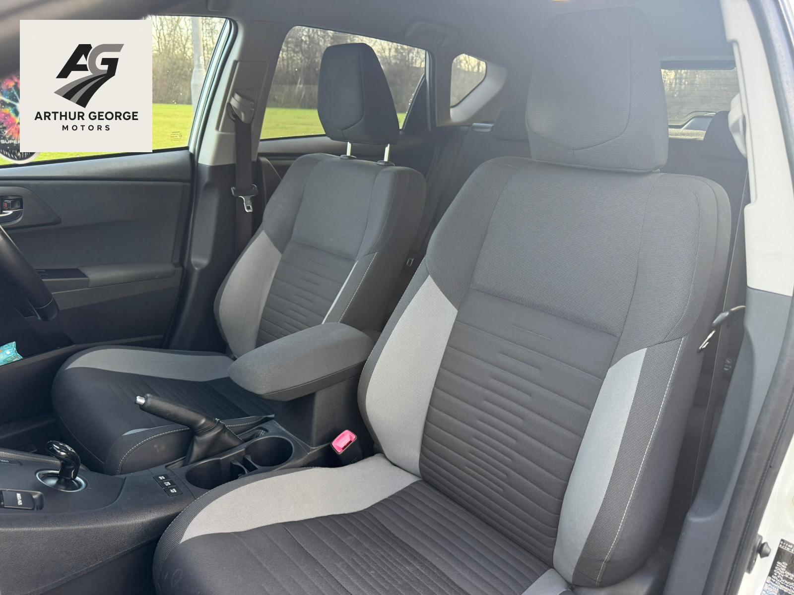 Toyota Auris 1.8 VVT-h Design Hatchback 5dr Petrol Hybrid CVT Euro 6 (s/s) (136 ps)