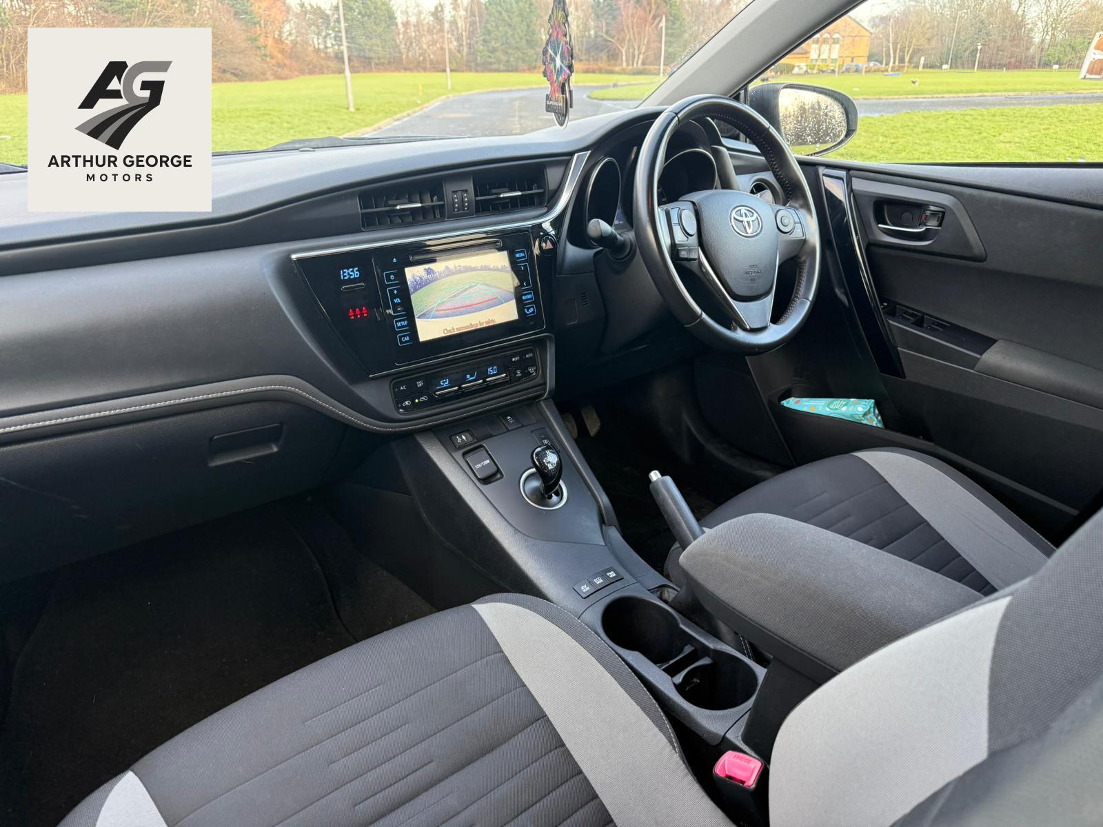 Toyota Auris 1.8 VVT-h Design Hatchback 5dr Petrol Hybrid CVT Euro 6 (s/s) (136 ps)