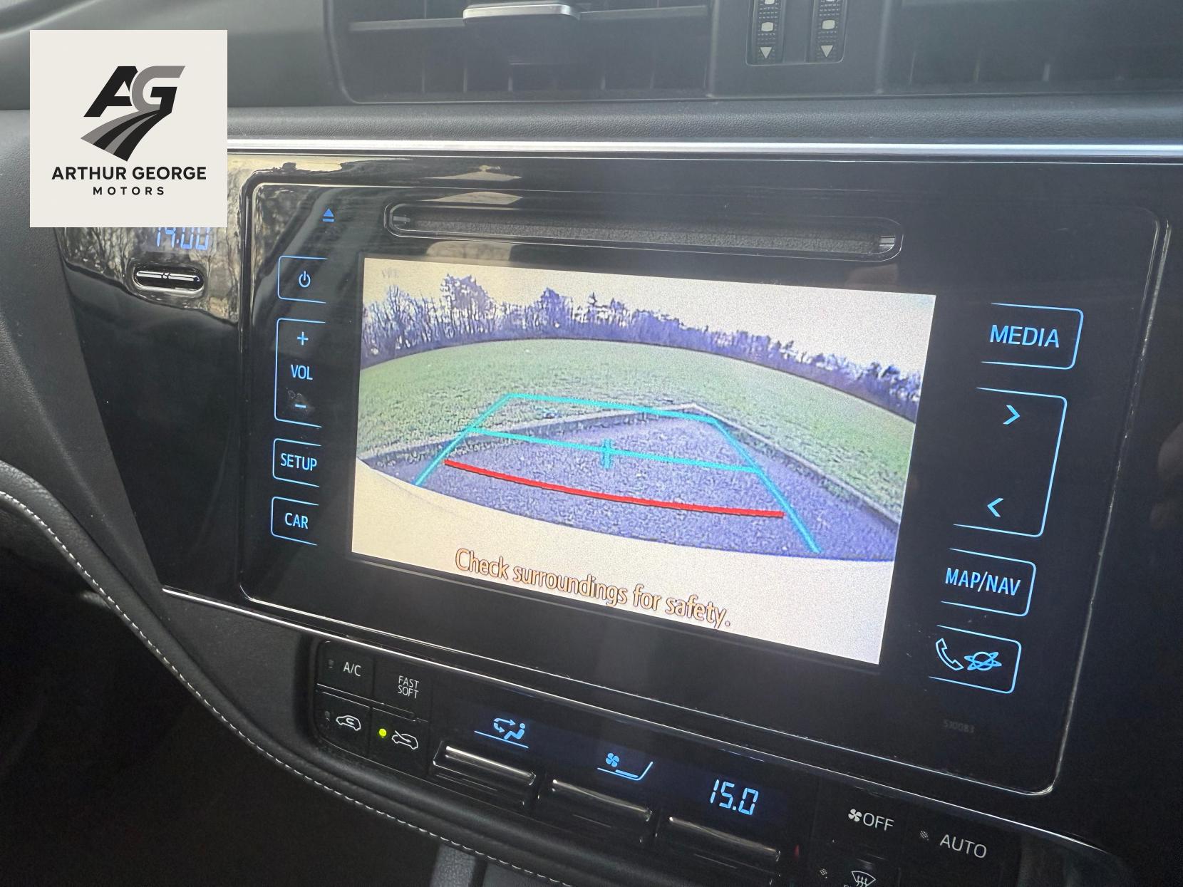 Toyota Auris 1.8 VVT-h Design Hatchback 5dr Petrol Hybrid CVT Euro 6 (s/s) (136 ps)