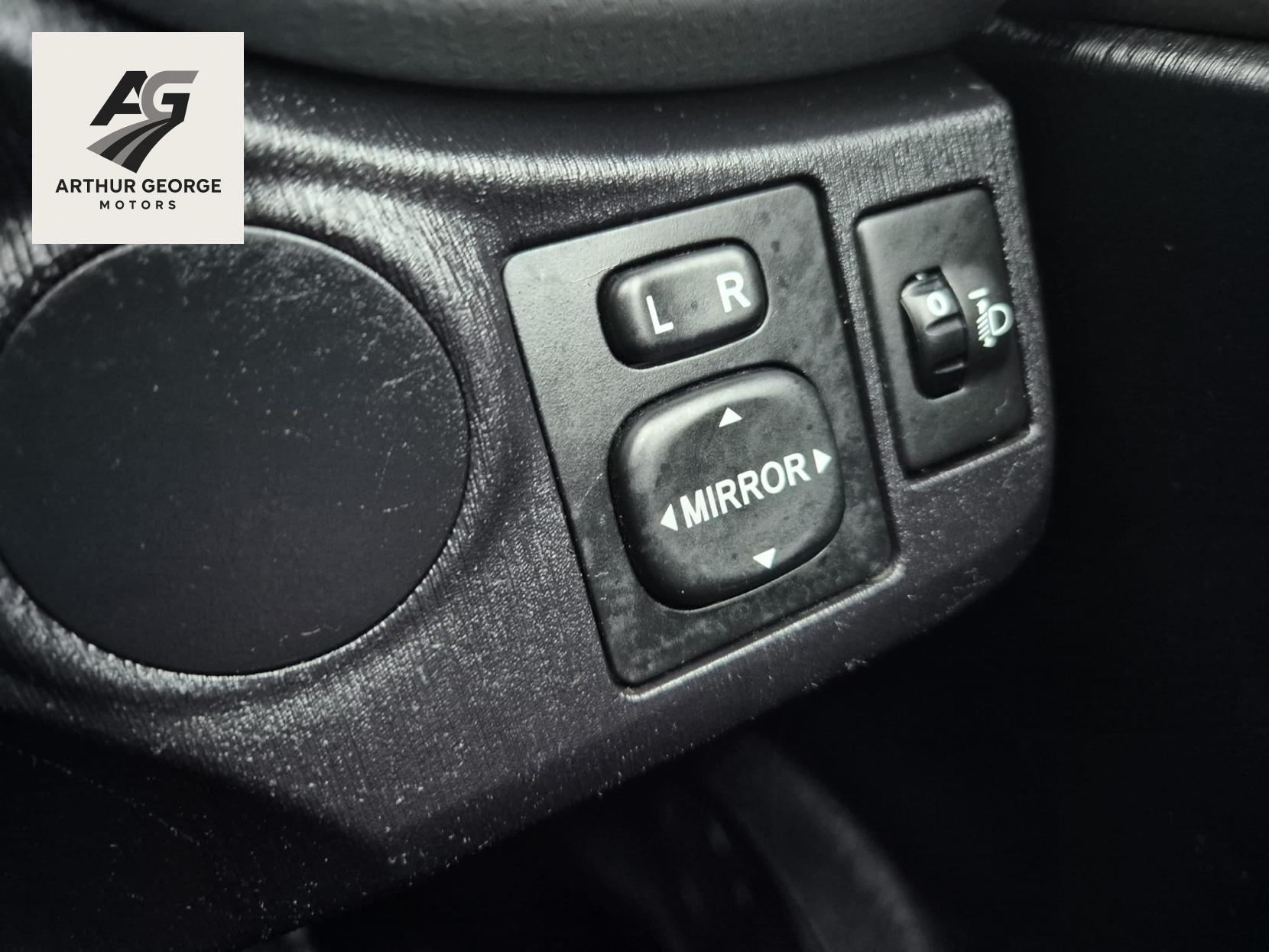 Toyota Yaris 1.33 Dual VVT-i TR Hatchback 5dr Petrol Manual Euro 5 (101 ps)