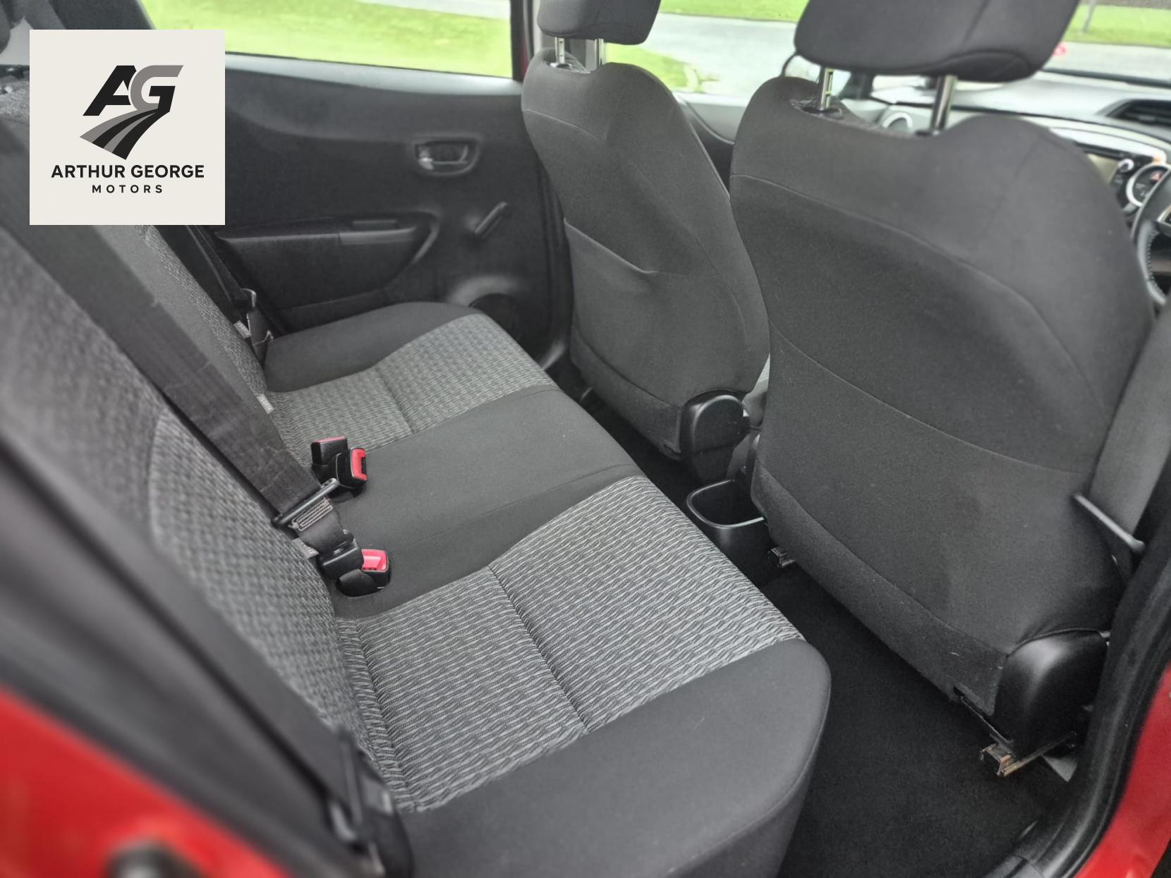 Toyota Yaris 1.33 Dual VVT-i TR Hatchback 5dr Petrol Manual Euro 5 (101 ps)