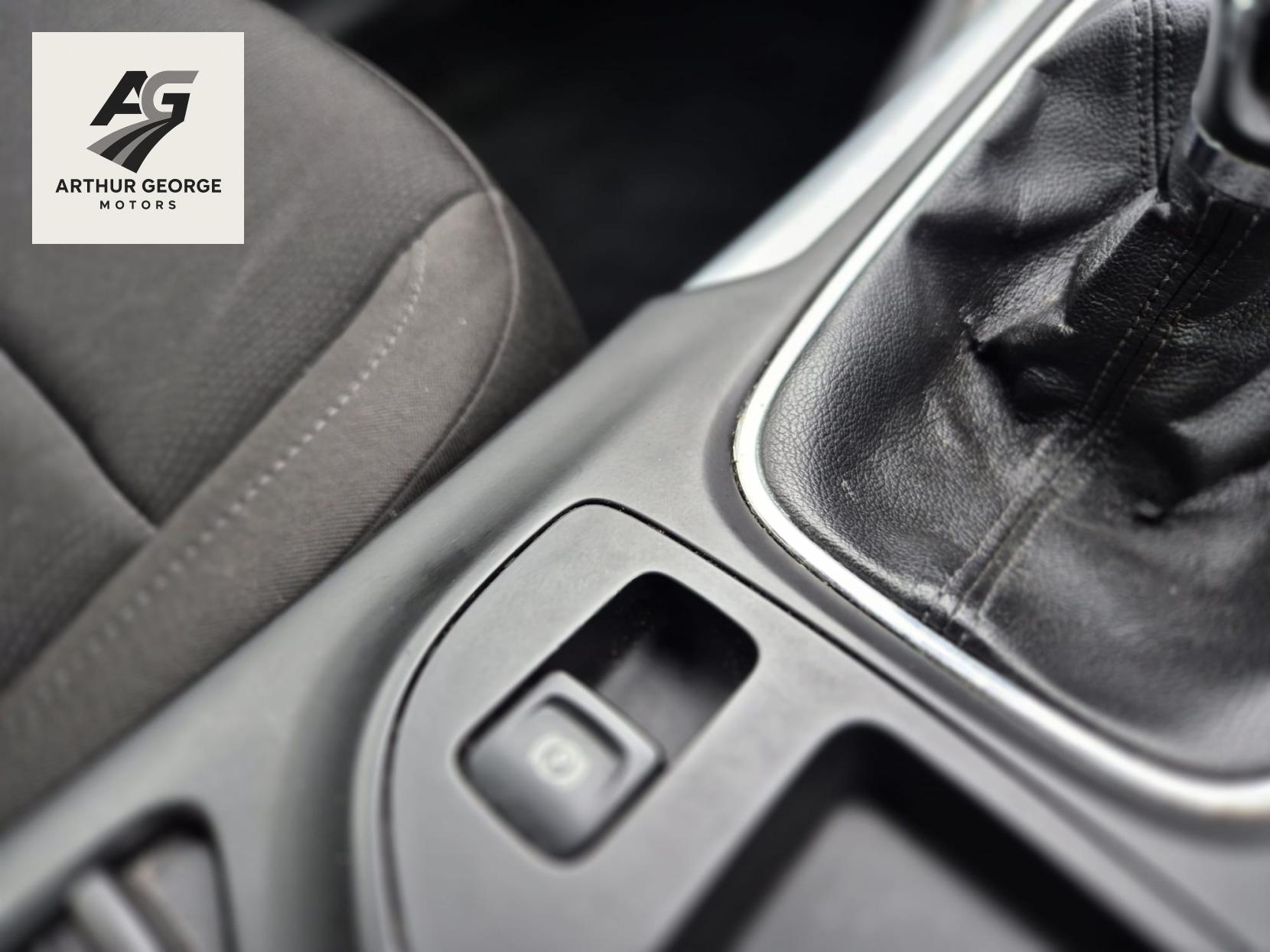 Vauxhall Insignia 1.8 16V Exclusiv Hatchback 5dr Petrol Manual Euro 5 (140 ps)