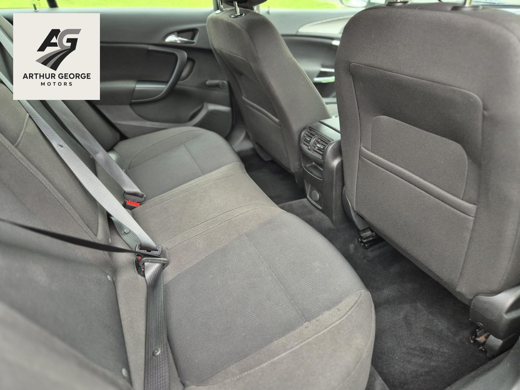 Vauxhall Insignia 1.8 16V Exclusiv Hatchback 5dr Petrol Manual Euro 5 (140 ps)