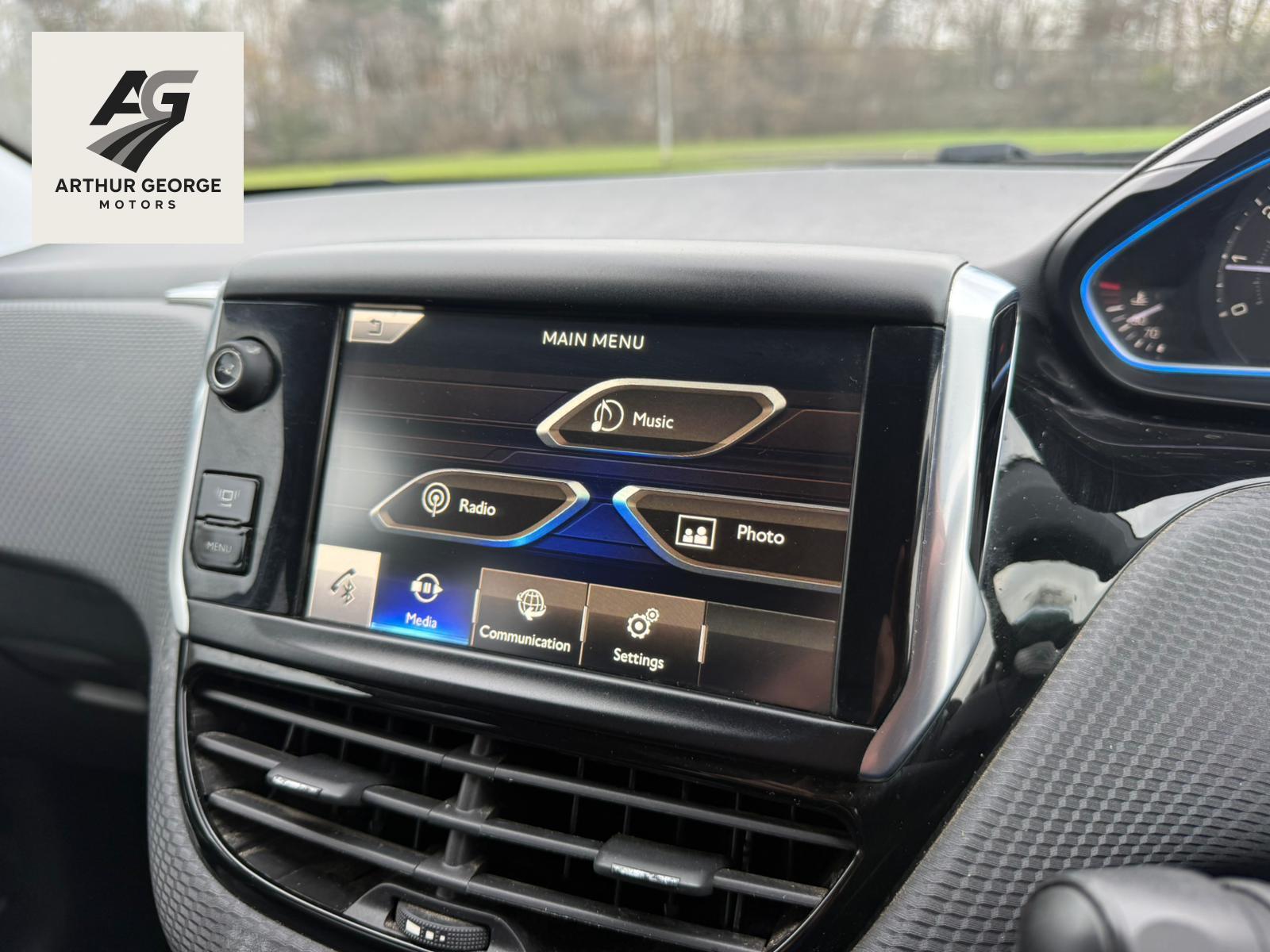 Peugeot 2008 1.2 VTi Allure SUV 5dr Petrol Manual Euro 5 (82 ps)