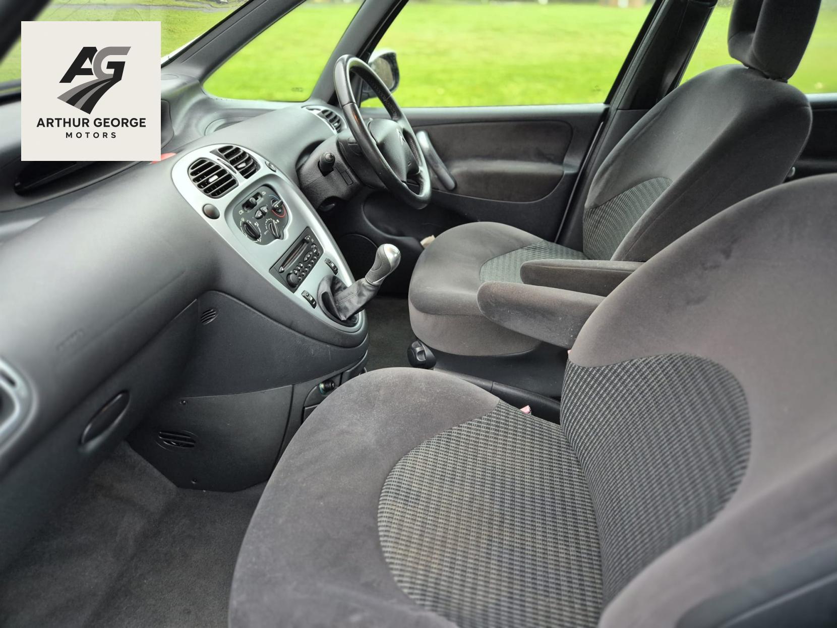 Citroen Xsara Picasso 1.6i 16V Desire MPV 5dr Petrol Manual (172 g/km, 110 bhp)