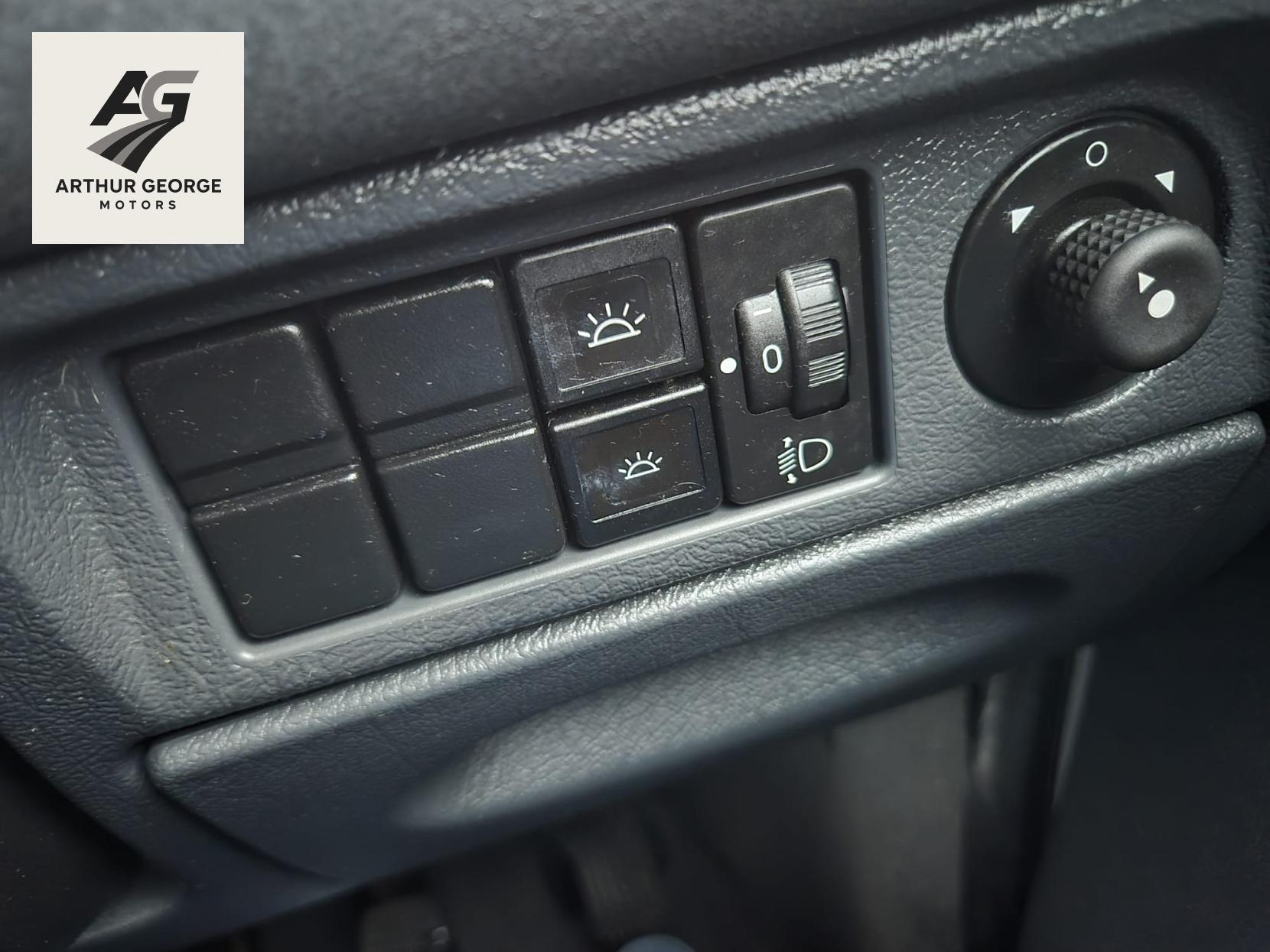 Citroen Xsara Picasso 1.6i 16V Desire MPV 5dr Petrol Manual (172 g/km, 110 bhp)