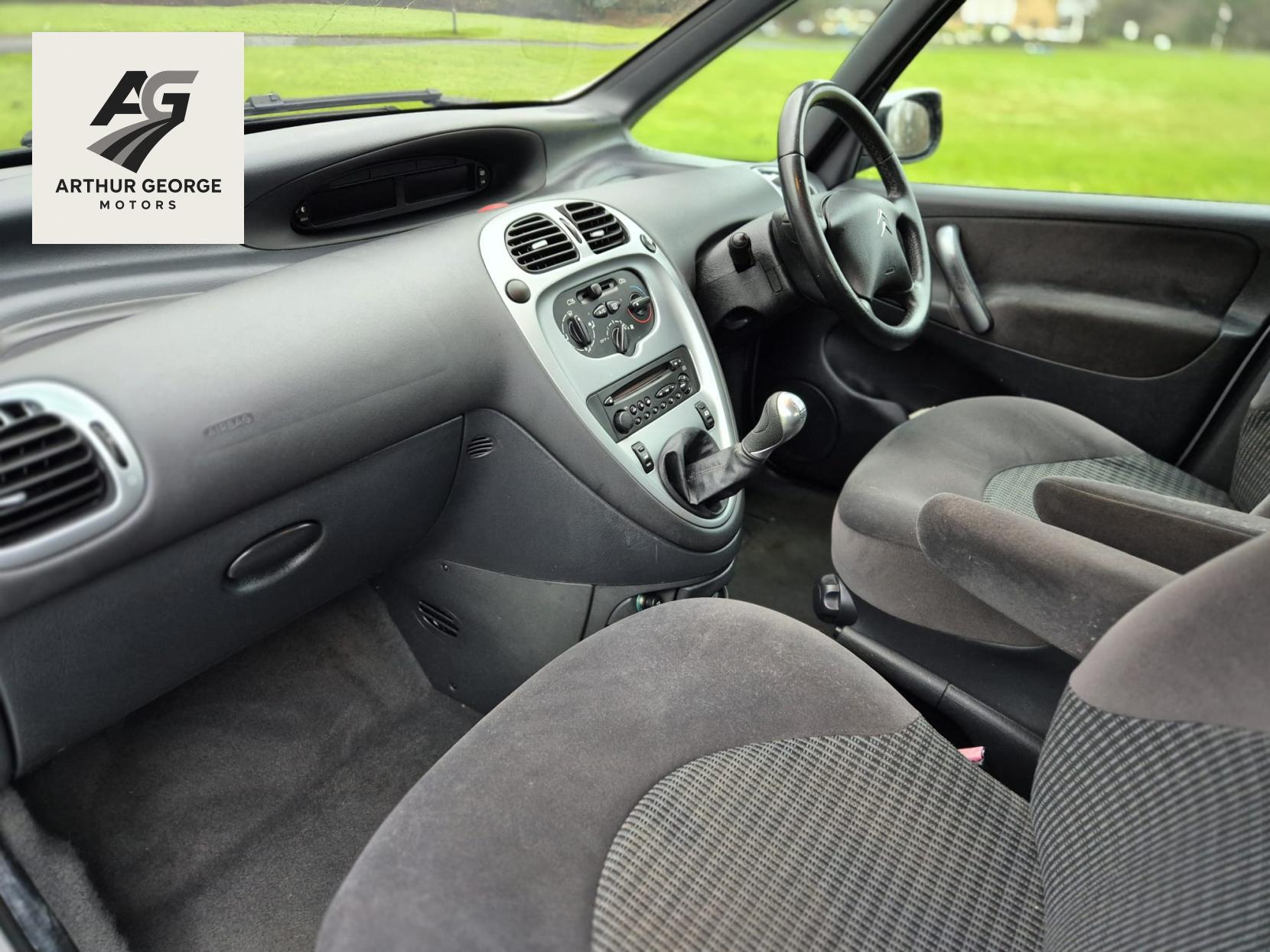 Citroen Xsara Picasso 1.6i 16V Desire MPV 5dr Petrol Manual (172 g/km, 110 bhp)