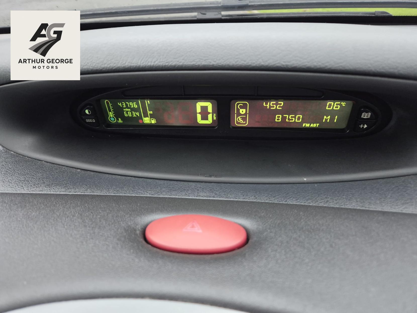 Citroen Xsara Picasso 1.6i 16V Desire MPV 5dr Petrol Manual (172 g/km, 110 bhp)