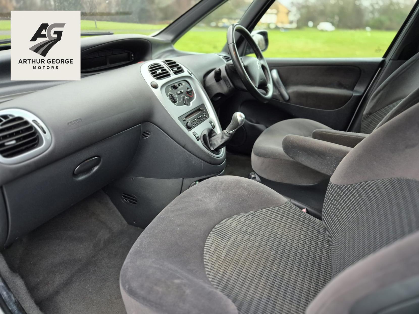 Citroen Xsara Picasso 1.6i 16V Desire MPV 5dr Petrol Manual (172 g/km, 110 bhp)