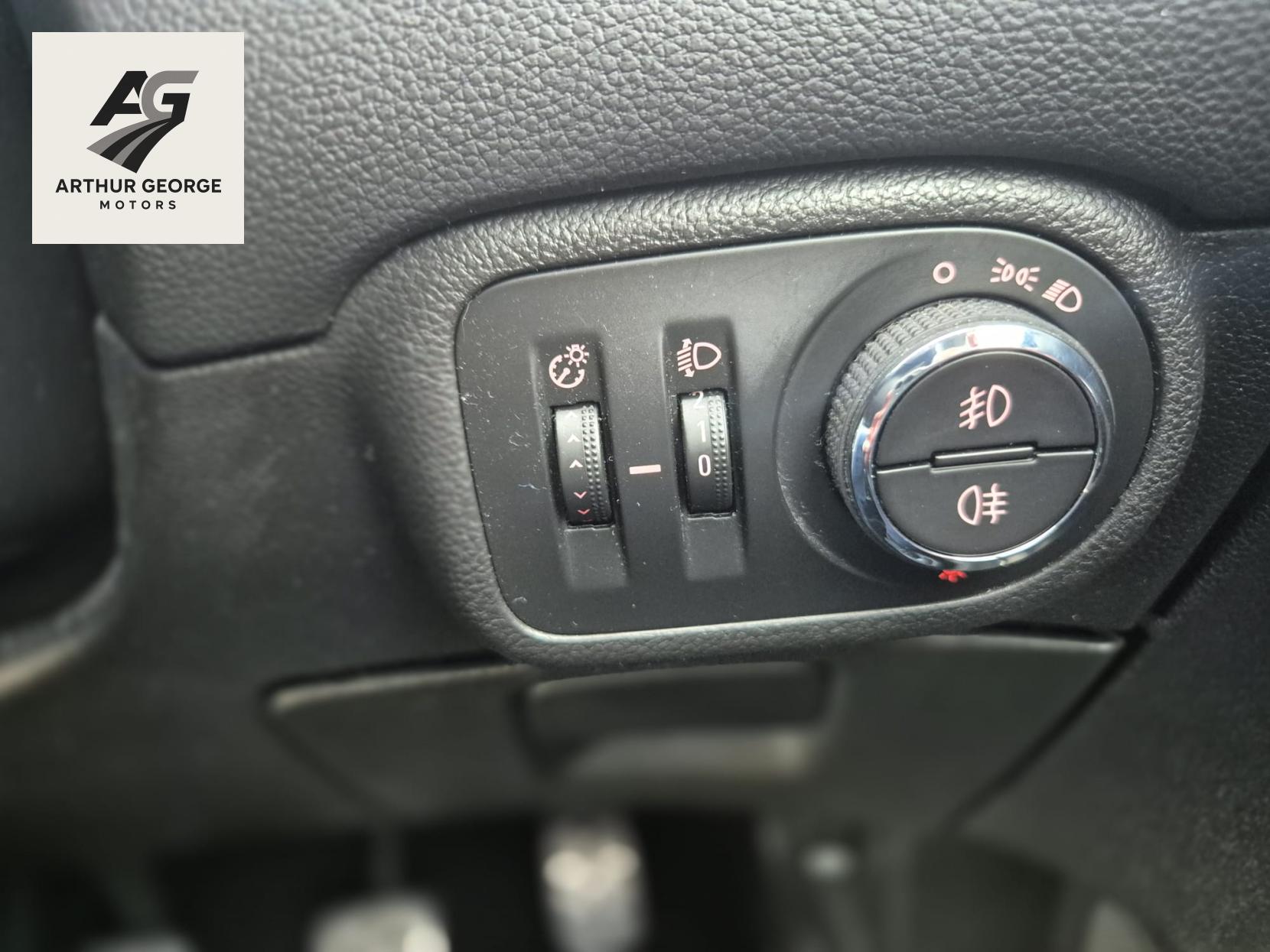 Vauxhall Zafira Tourer 1.4i Turbo SRi MPV 5dr Petrol Manual Euro 6 (140 ps)