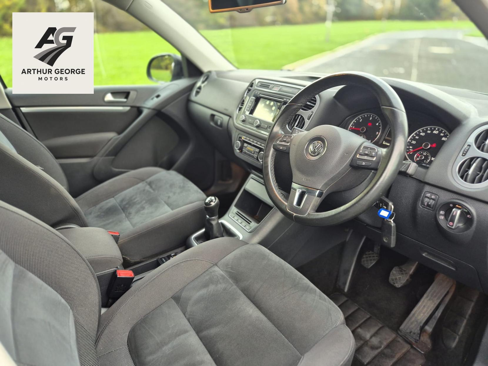 Volkswagen Tiguan 2.0 TDI BlueMotion Tech Match SUV 5dr Diesel Manual 4WD Euro 5 (s/s) (140 ps)