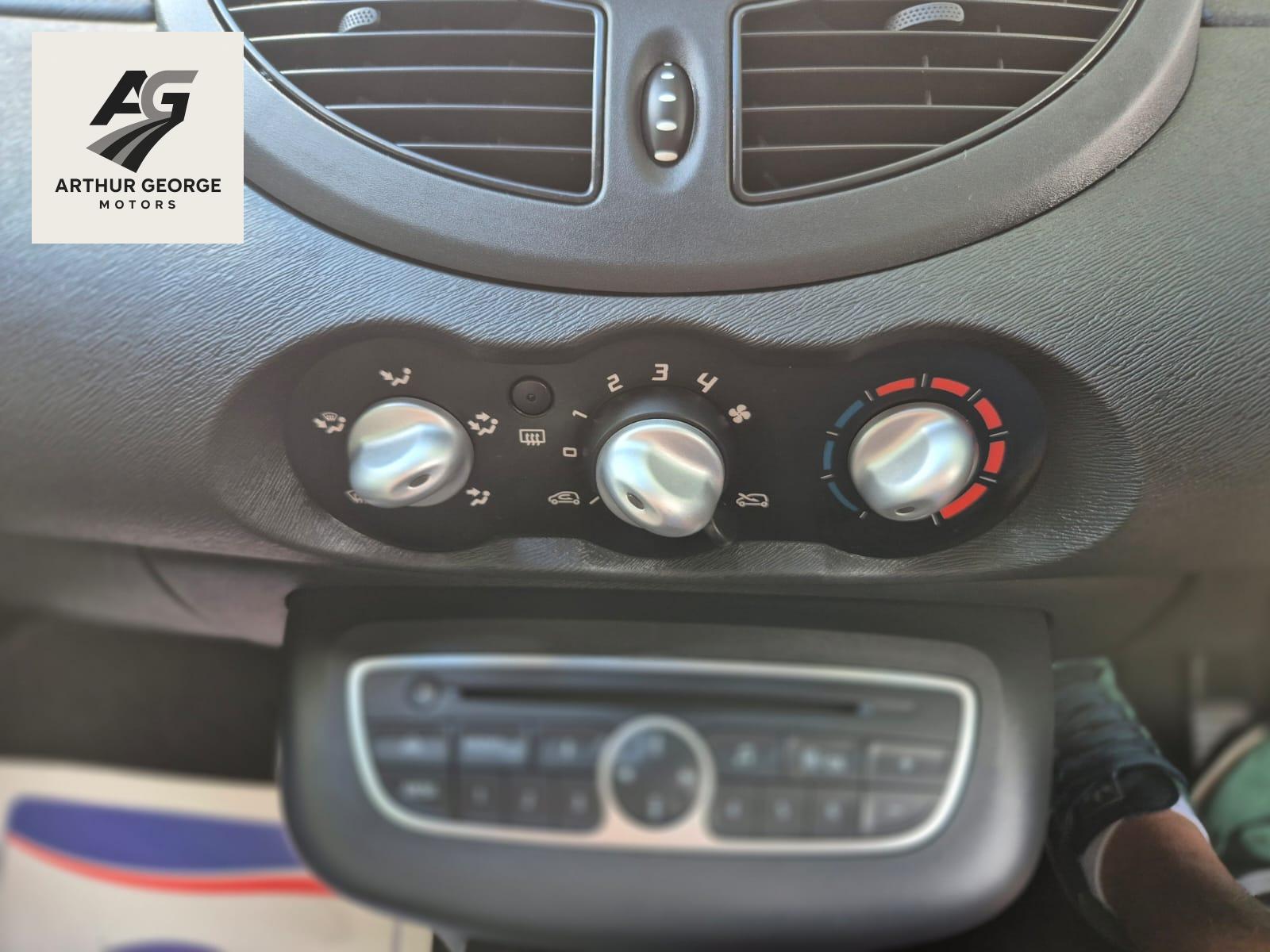 Renault Twingo 1.2 16V Pzaz Hatchback 3dr Petrol Manual Euro 5 (75 ps)