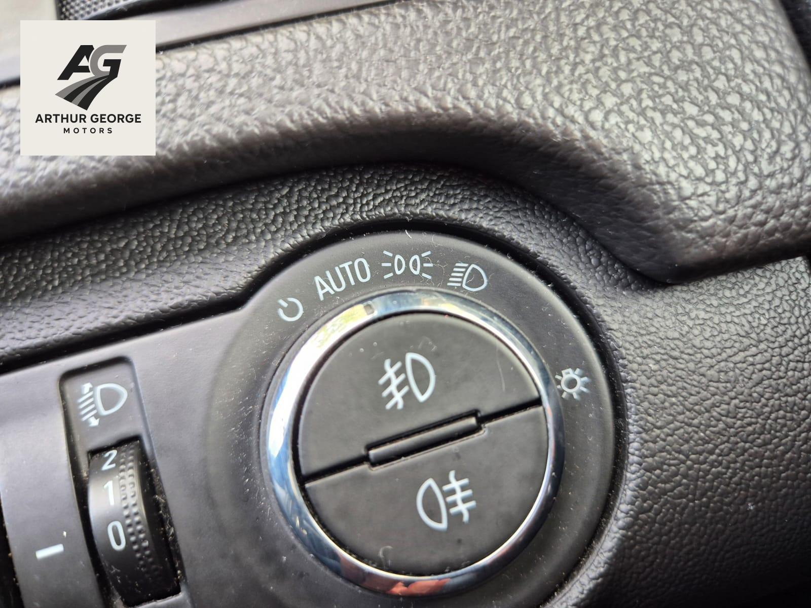 Vauxhall Insignia 1.6 CDTi SRi VX Line Nav Hatchback 5dr Diesel Manual Euro 6 (s/s) (136 ps)