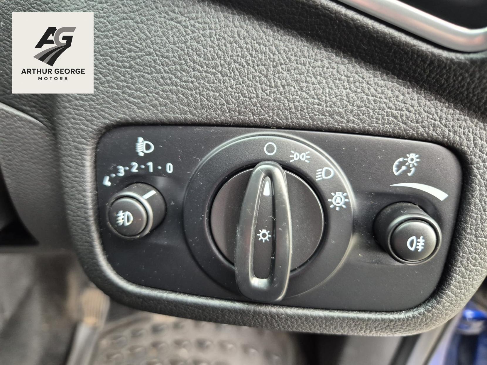 Ford Kuga 2.0 TDCi Titanium SUV 5dr Diesel Manual 2WD Euro 5 (140 ps)