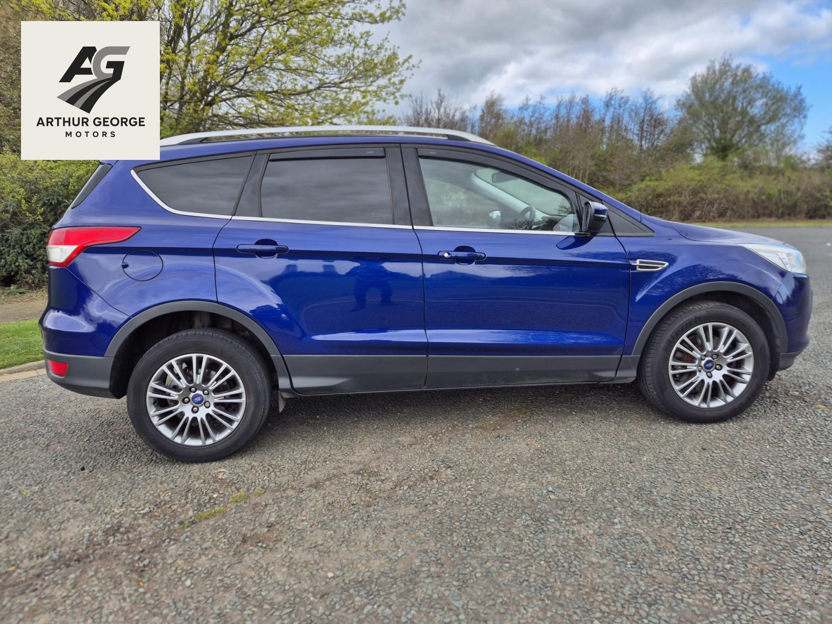 Ford Kuga 2.0 TDCi Titanium SUV 5dr Diesel Manual 2WD Euro 5 (140 ps)