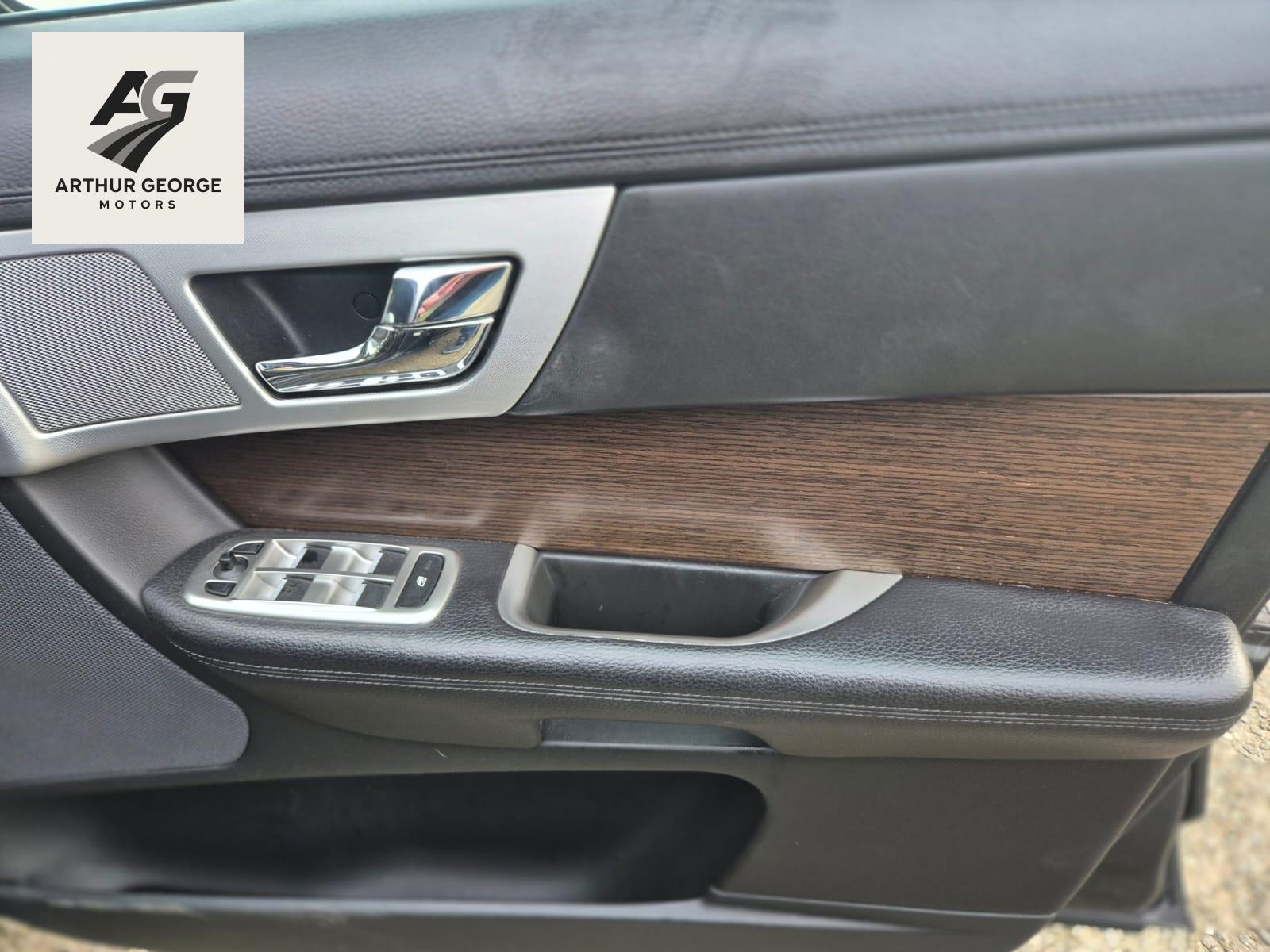 Jaguar XF 2.2d Luxury Sportbrake 5dr Diesel Auto Euro 5 (s/s) (163 ps)