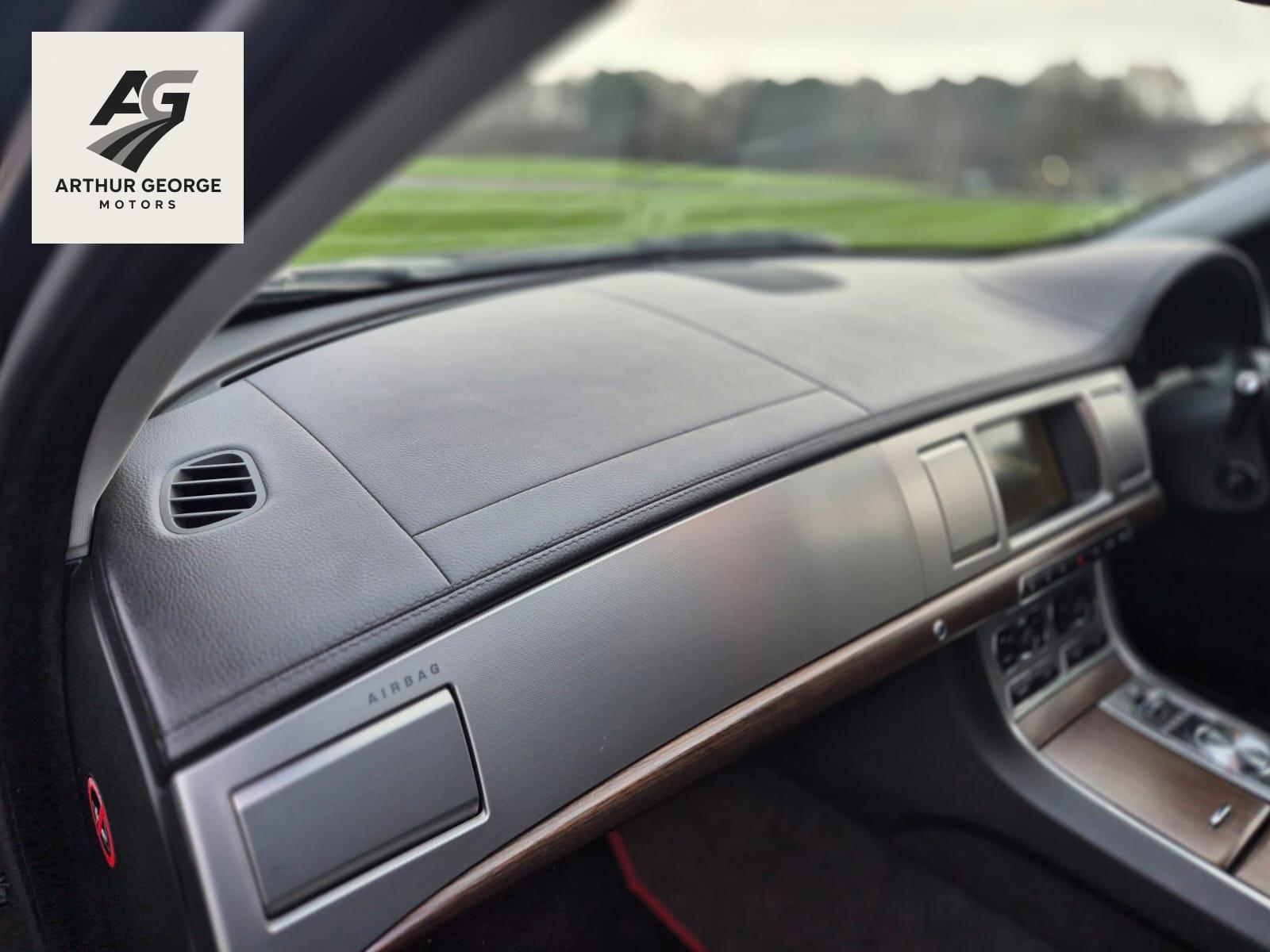 Jaguar XF 2.2d Luxury Sportbrake 5dr Diesel Auto Euro 5 (s/s) (163 ps)