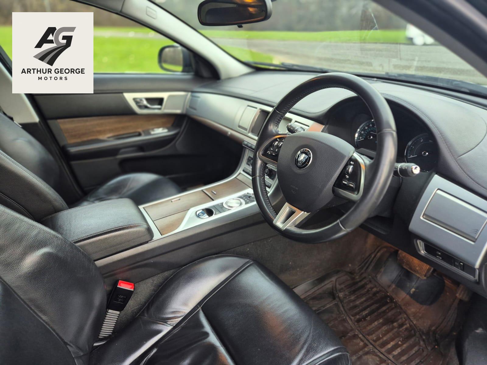 Jaguar XF 2.2d Luxury Sportbrake 5dr Diesel Auto Euro 5 (s/s) (163 ps)