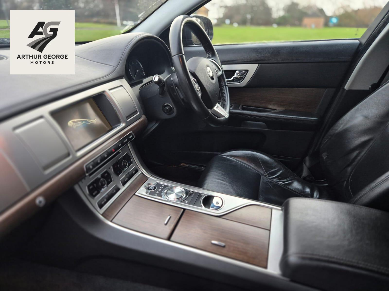 Jaguar XF 2.2d Luxury Sportbrake 5dr Diesel Auto Euro 5 (s/s) (163 ps)