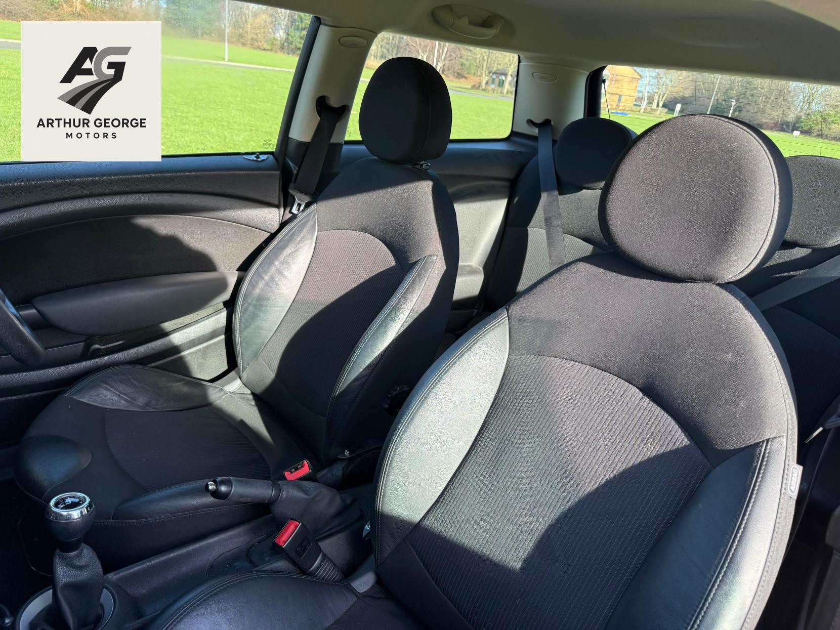 MINI Hatch 1.6 Cooper Hatchback 3dr Petrol Manual Euro 5 (s/s) (122 ps)