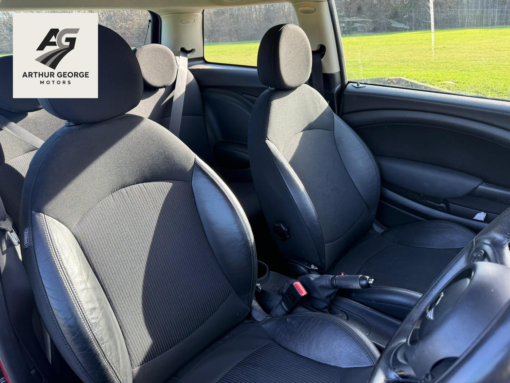 MINI Hatch 1.6 Cooper Hatchback 3dr Petrol Manual Euro 5 (s/s) (122 ps)