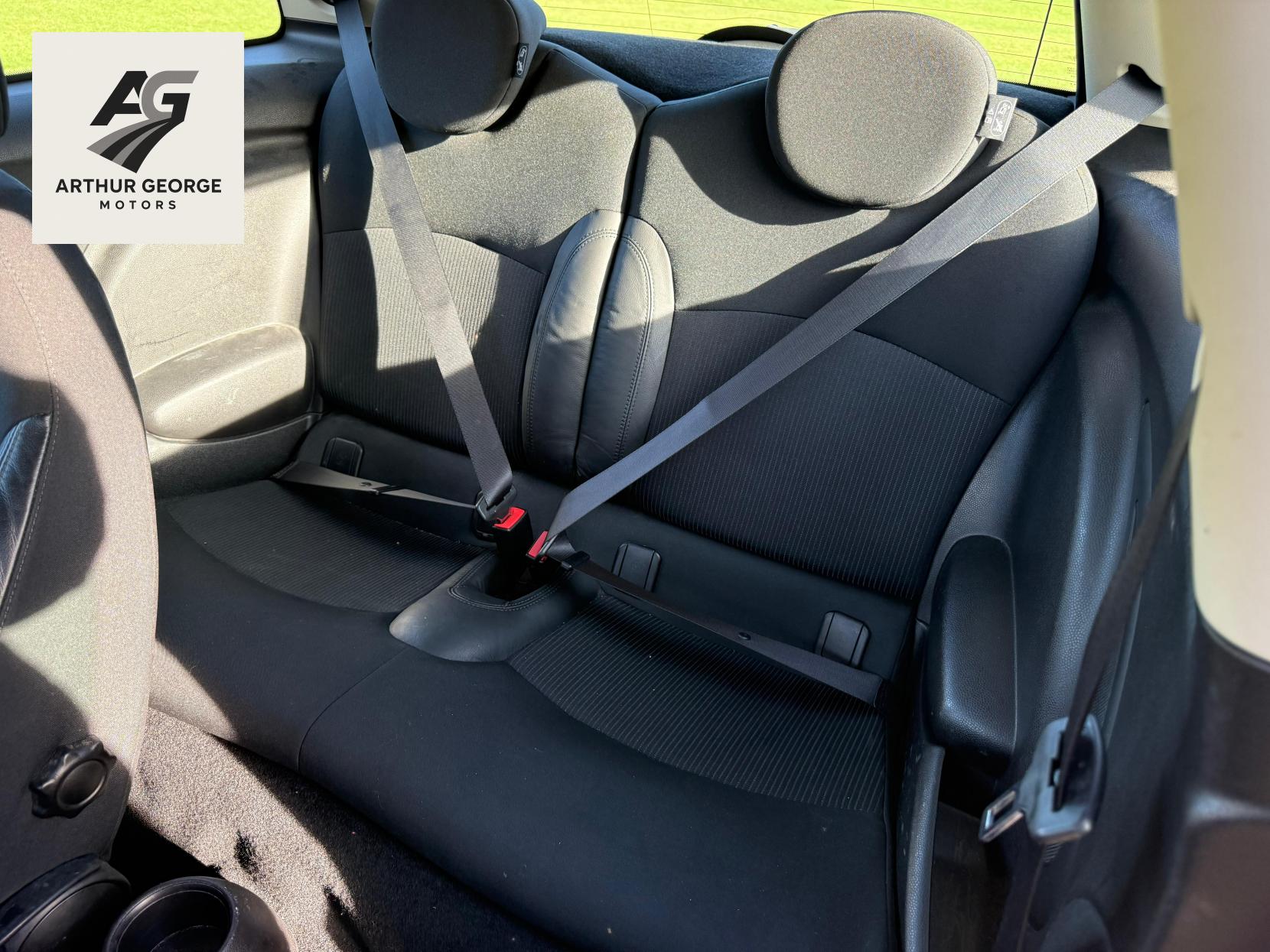 MINI Hatch 1.6 Cooper Hatchback 3dr Petrol Manual Euro 5 (s/s) (122 ps)